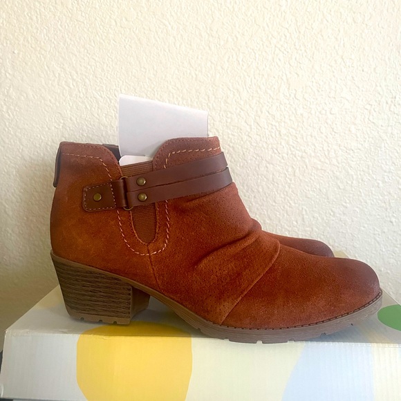 Sz 10 M Earth Origins Odele Suede Booties in Tobacco, new in box - Picture 4 of 11